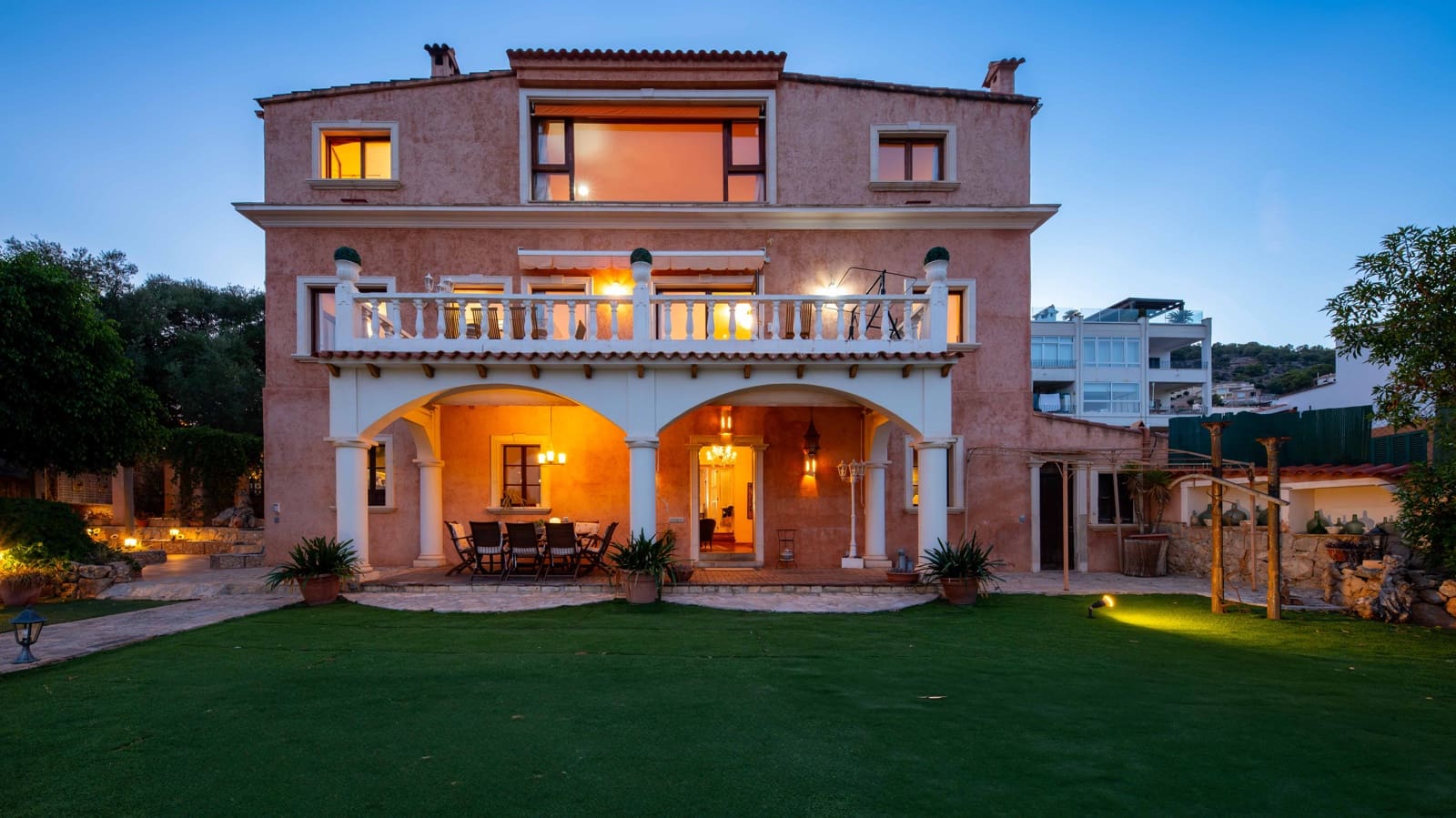 5 bedroom Villa for sale in Genova with garage - € 3,200,000 (Ref: 9172443)