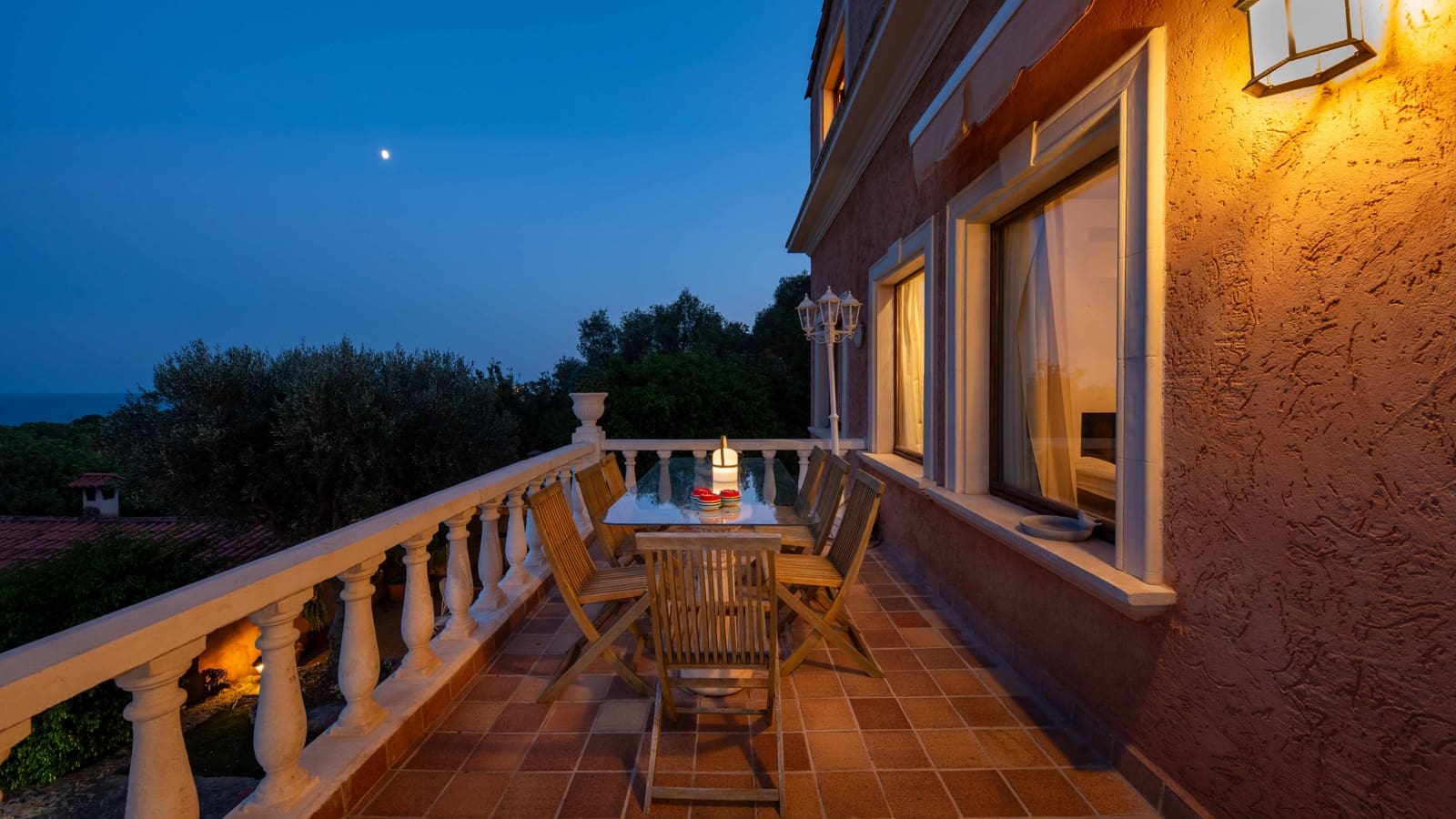 5 bedroom Villa for sale in Genova with garage - € 3,200,000 (Ref: 9172443)