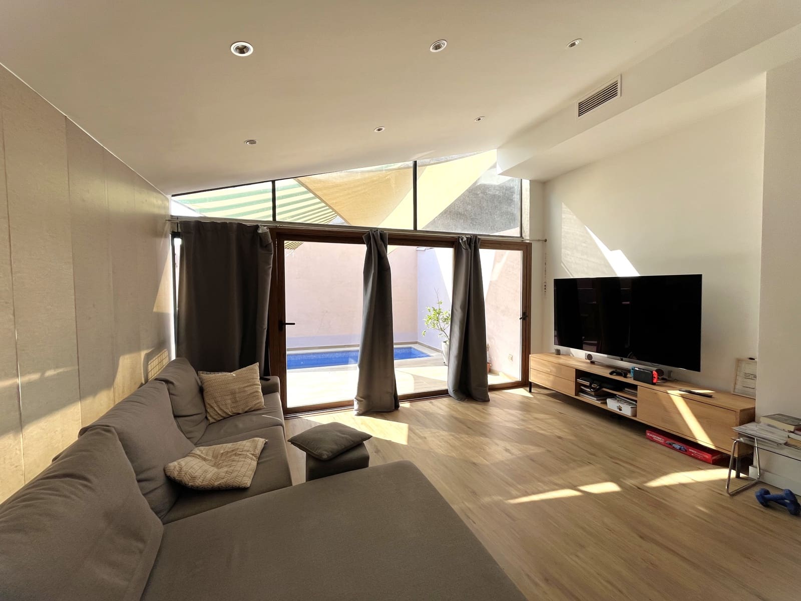 3 soveværelse Semi-Rækkehus til salg i Alaro med swimmingpool garage - € 619.000 (Ref: 9189852)