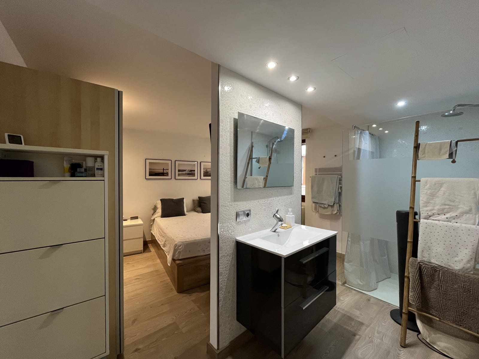 3 soveværelse Semi-Rækkehus til salg i Alaro med swimmingpool garage - € 619.000 (Ref: 9189852)