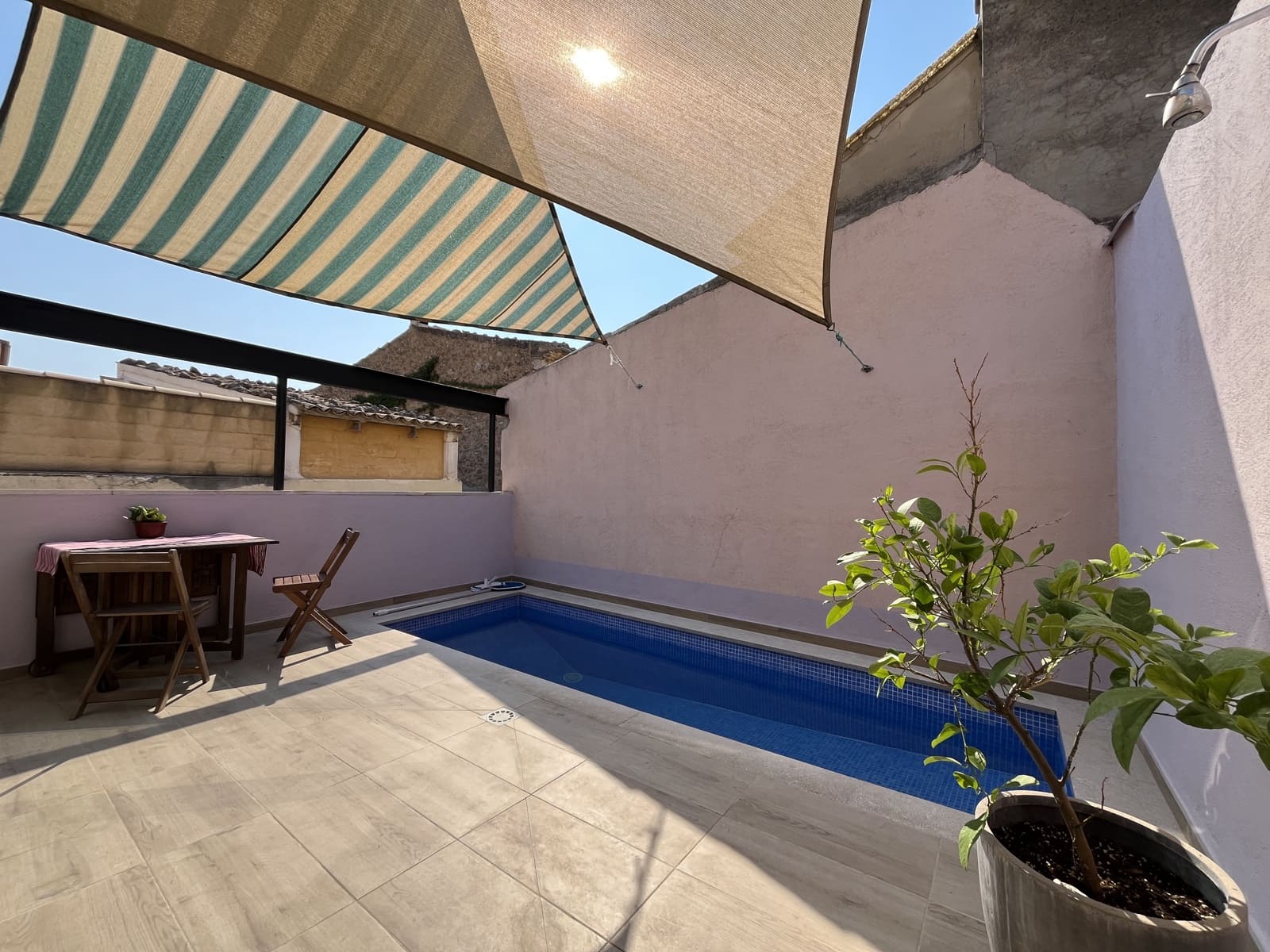 3 soveværelse Semi-Rækkehus til salg i Alaro med swimmingpool garage - € 619.000 (Ref: 9189852)