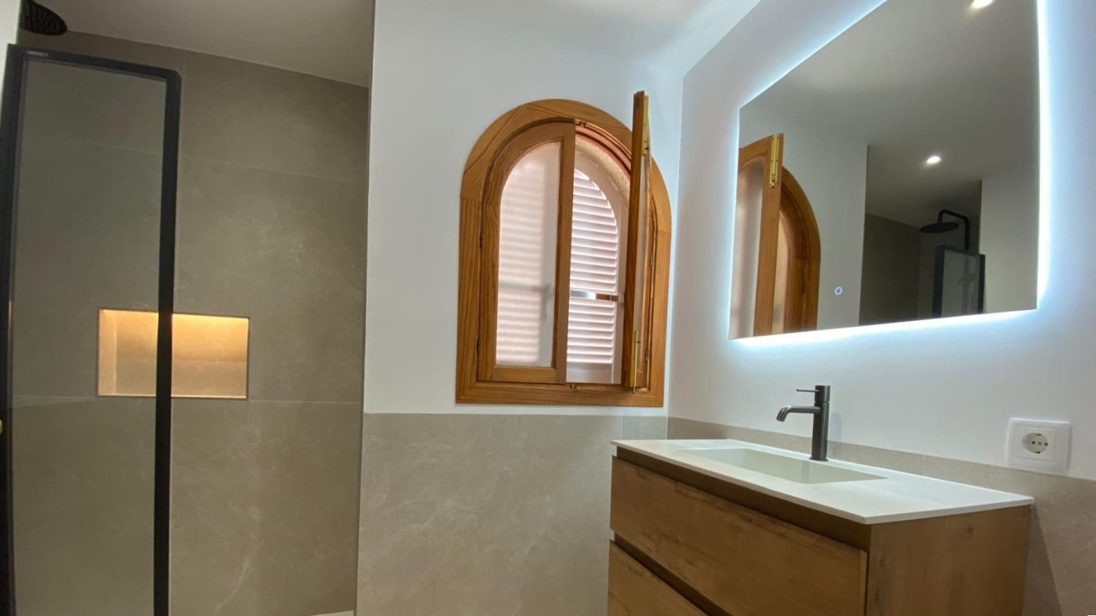 3 camera da letto Appartamento da affittare in Ses Covetes con garage - 2.000 € (Rif: 9192985)