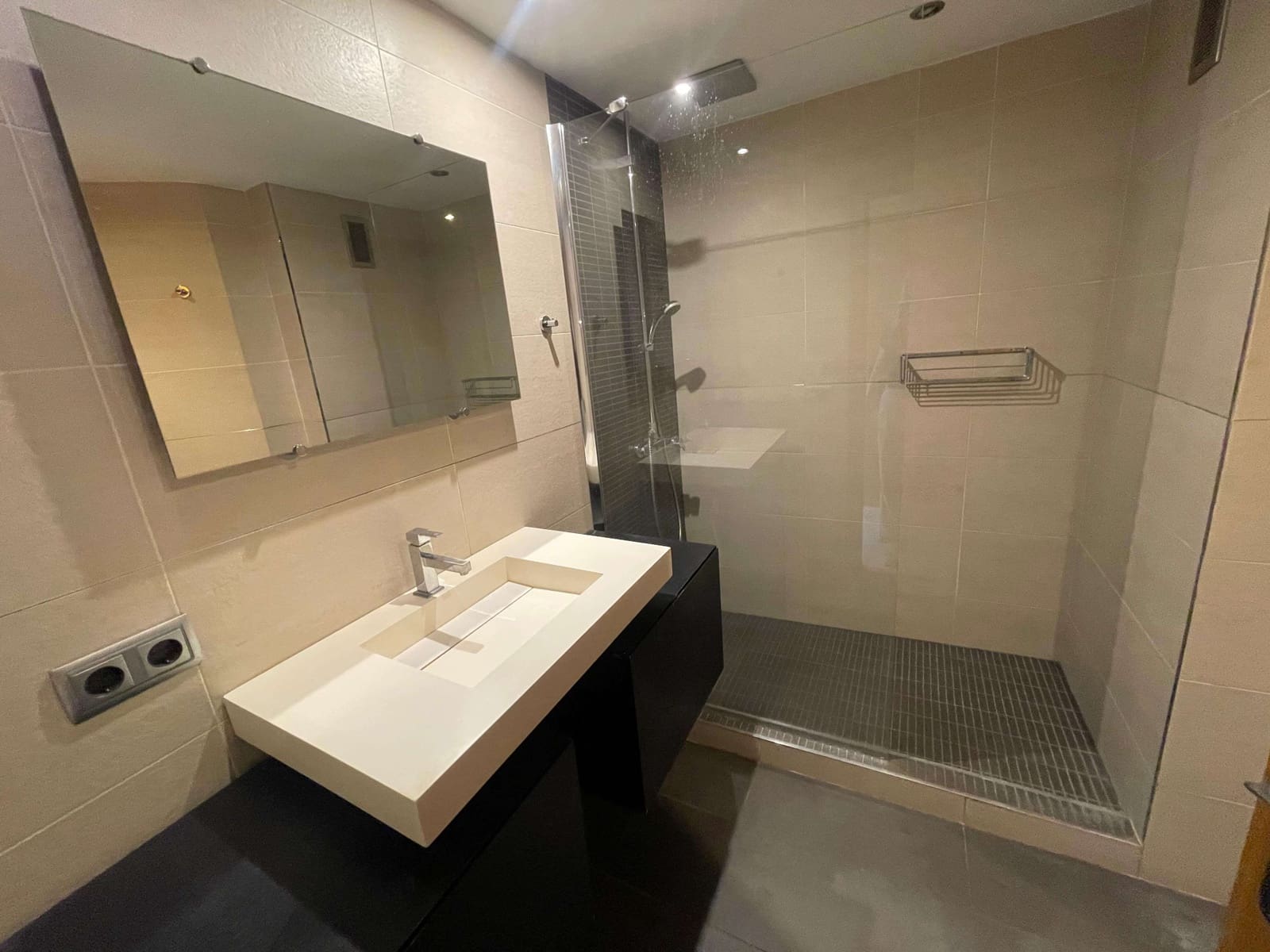 3 soverom Leilighet til leie i Palma de Mallorca med garasje - € 1 900 (Ref: 9192986)