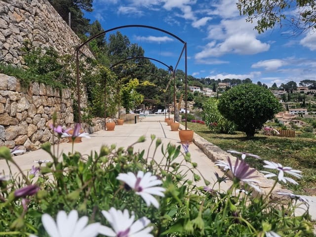 Villa/Maison de 3 chambres à louer à Galilea, Puigpunyent avec piscine garage - 4 500 € (Ref: 9195062)