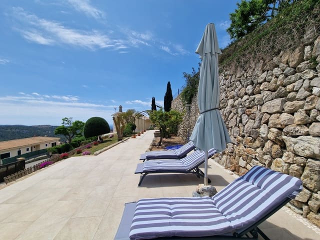 Villa/Maison de 3 chambres à louer à Galilea, Puigpunyent avec piscine garage - 4 500 € (Ref: 9195062)