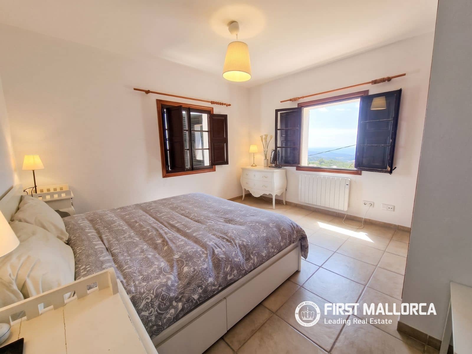 Chalet de 3 habitaciones en Galilea en alquiler con piscina garaje - 4.500 € (Ref: 9195062)