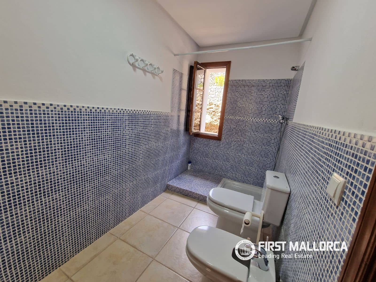 Chalet de 3 habitaciones en Galilea en alquiler con piscina garaje - 4.500 € (Ref: 9195062)