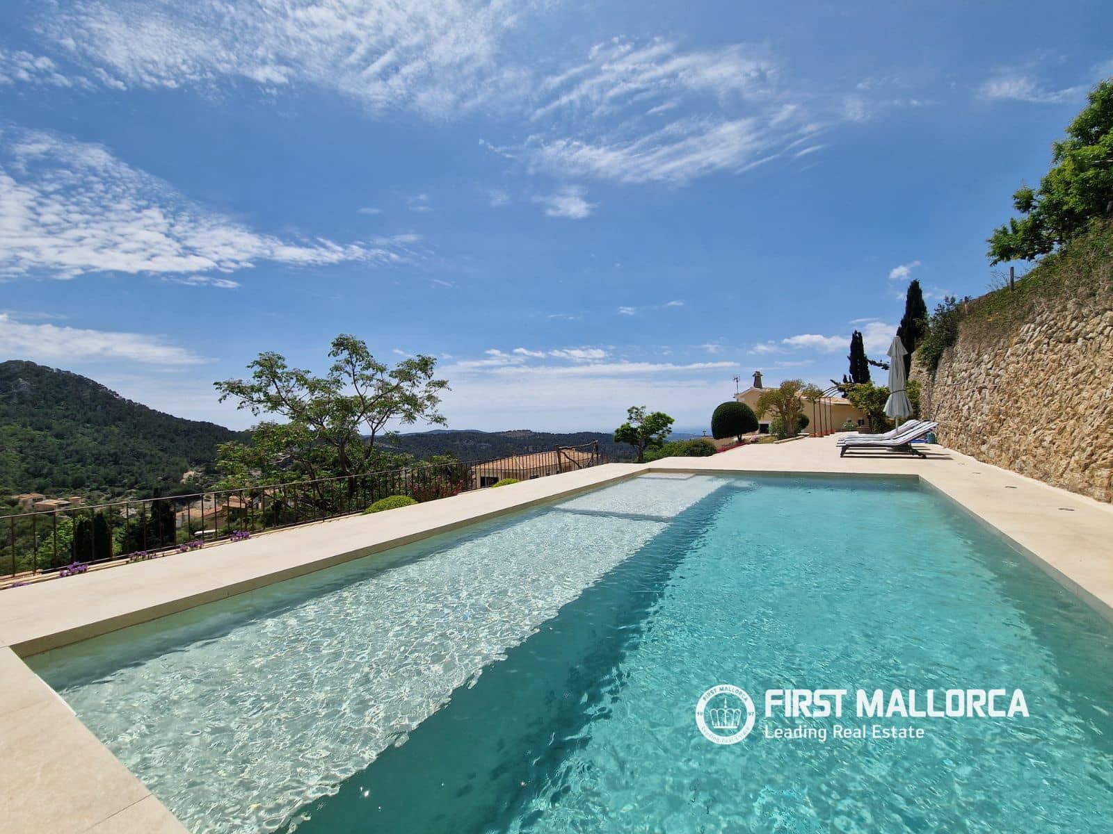 Chalet de 3 habitaciones en Galilea en alquiler con piscina garaje - 4.500 € (Ref: 9195062)