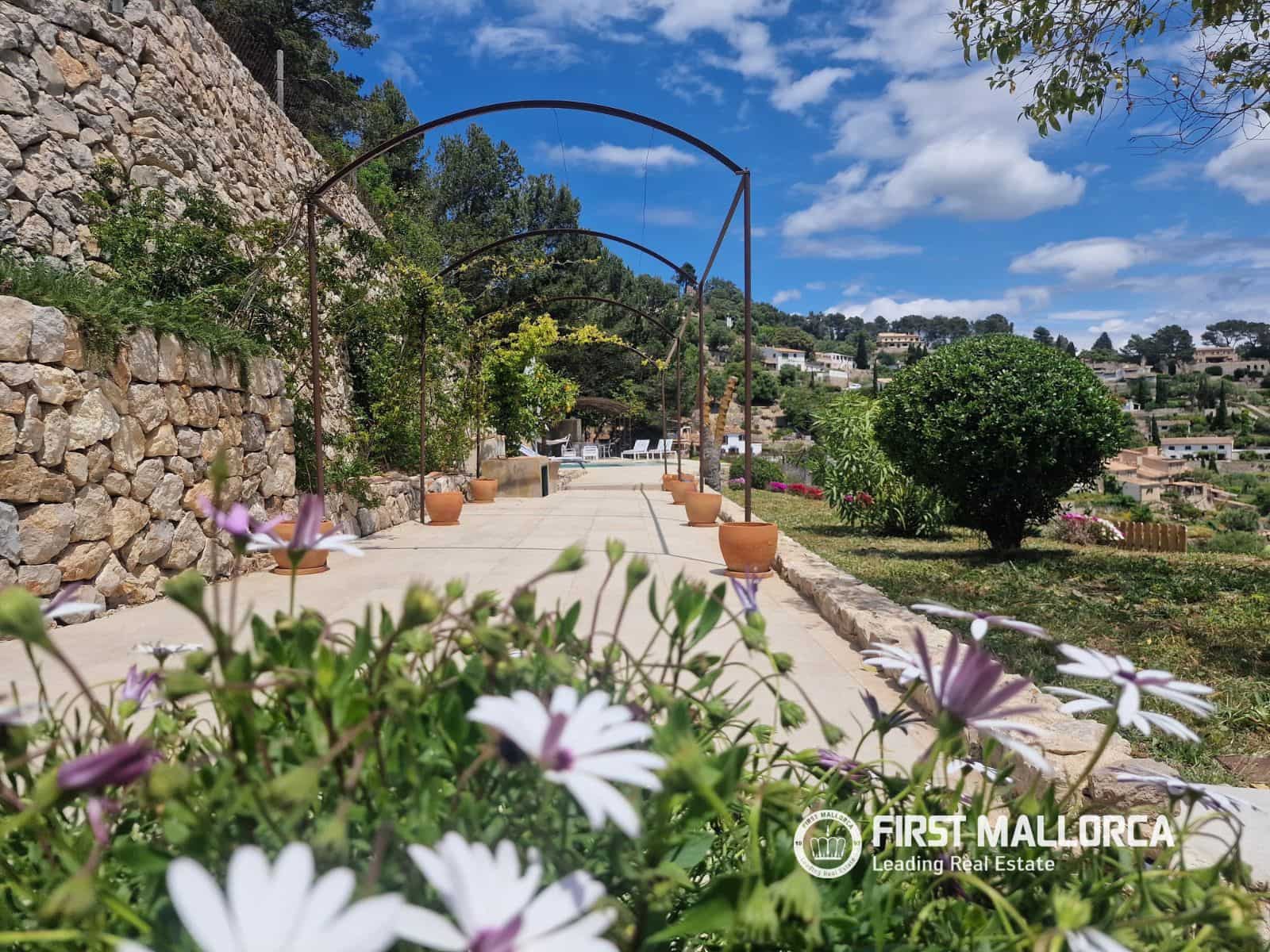 Chalet de 3 habitaciones en Galilea en alquiler con piscina garaje - 4.500 € (Ref: 9195062)