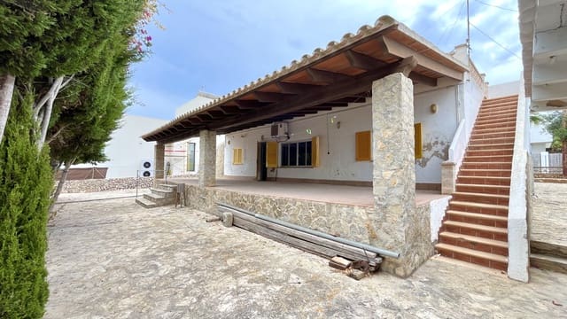 4 bedroom Villa for sale in Cala Llombards, Santanyí with garage - € 700,000 (Ref: 9200186)