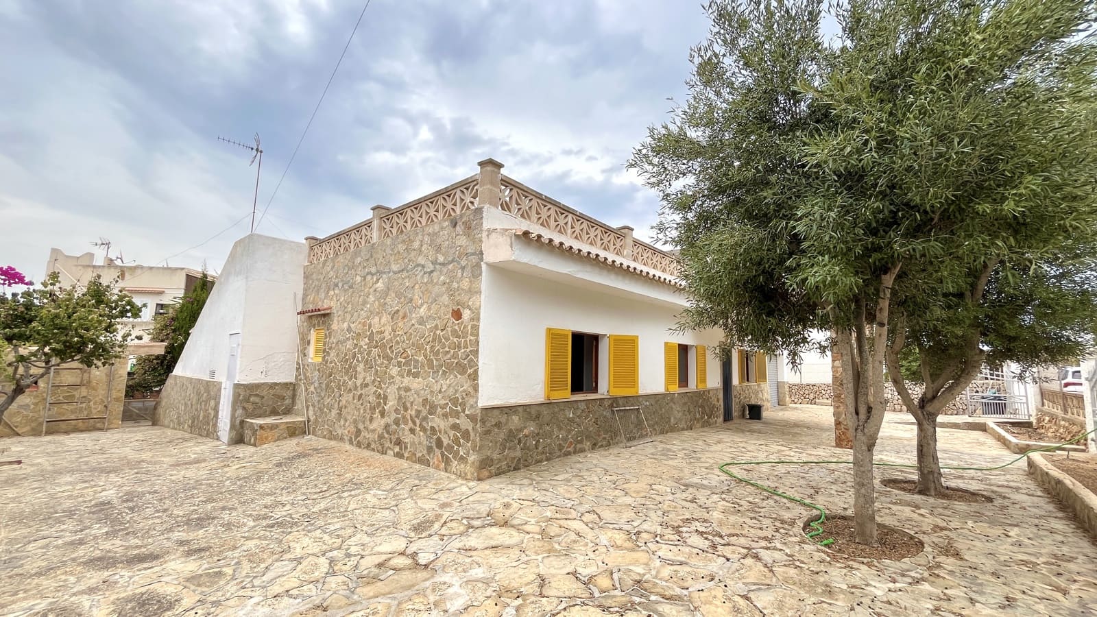 4 sovrum Villa till salu i Cala Llombards med garage - 700 000 € (Ref: 9200186)