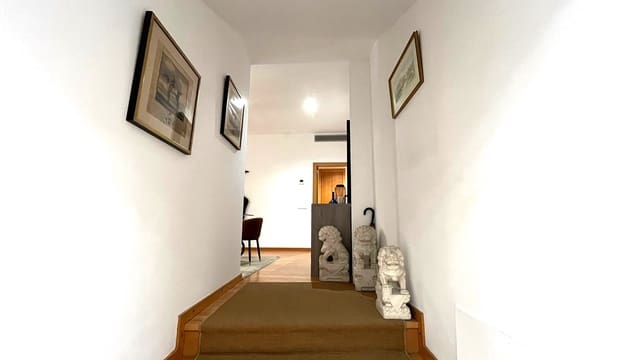 3 bedroom Apartment for rent in Cort, Palma de Mallorca - € 2,500 (Ref: 9207793)