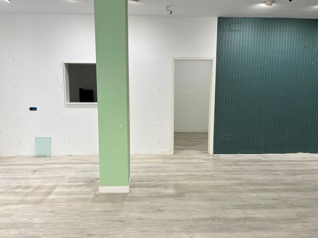 Kommersiell til leie i Llucmajor - € 1 800 (Ref: 9239425)