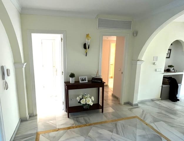 Appartement de 3 chambres à louer à Santa Ponsa, Calvià - 3 000 € (Ref: 9251648)
