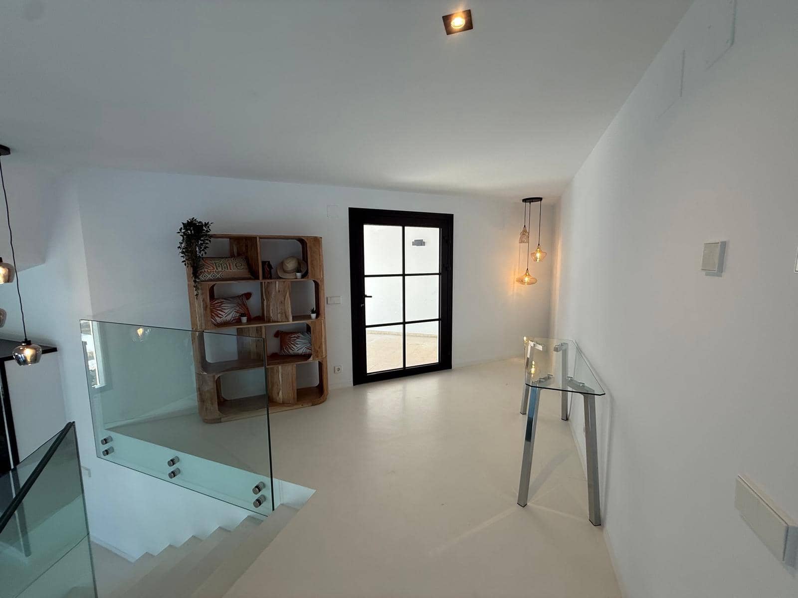 5 bedroom Villa for rent in Cas Catala with pool garage - € 13,000 (Ref: 9271898)