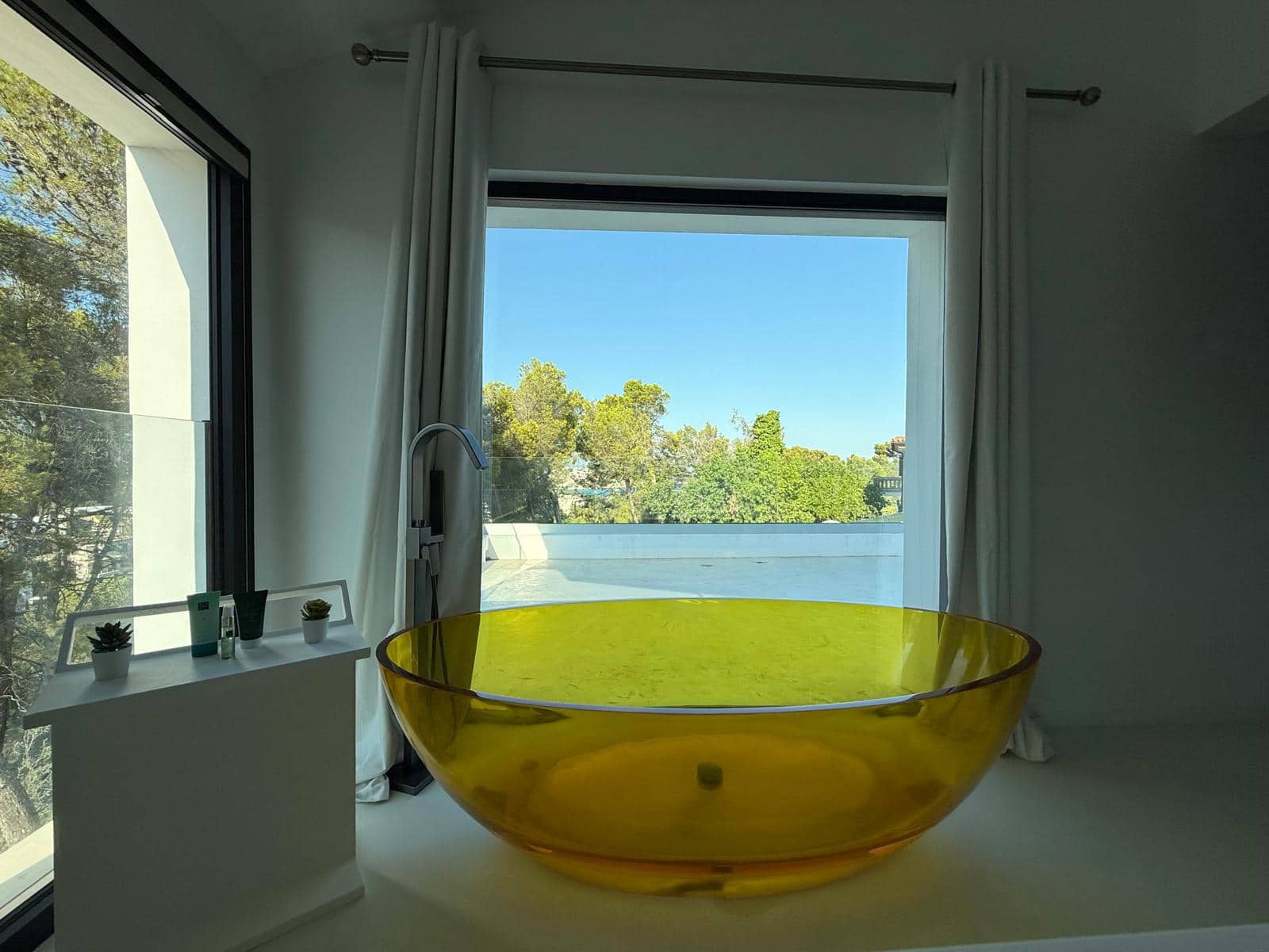 5 bedroom Villa for rent in Cas Catala with pool garage - € 13,000 (Ref: 9271898)