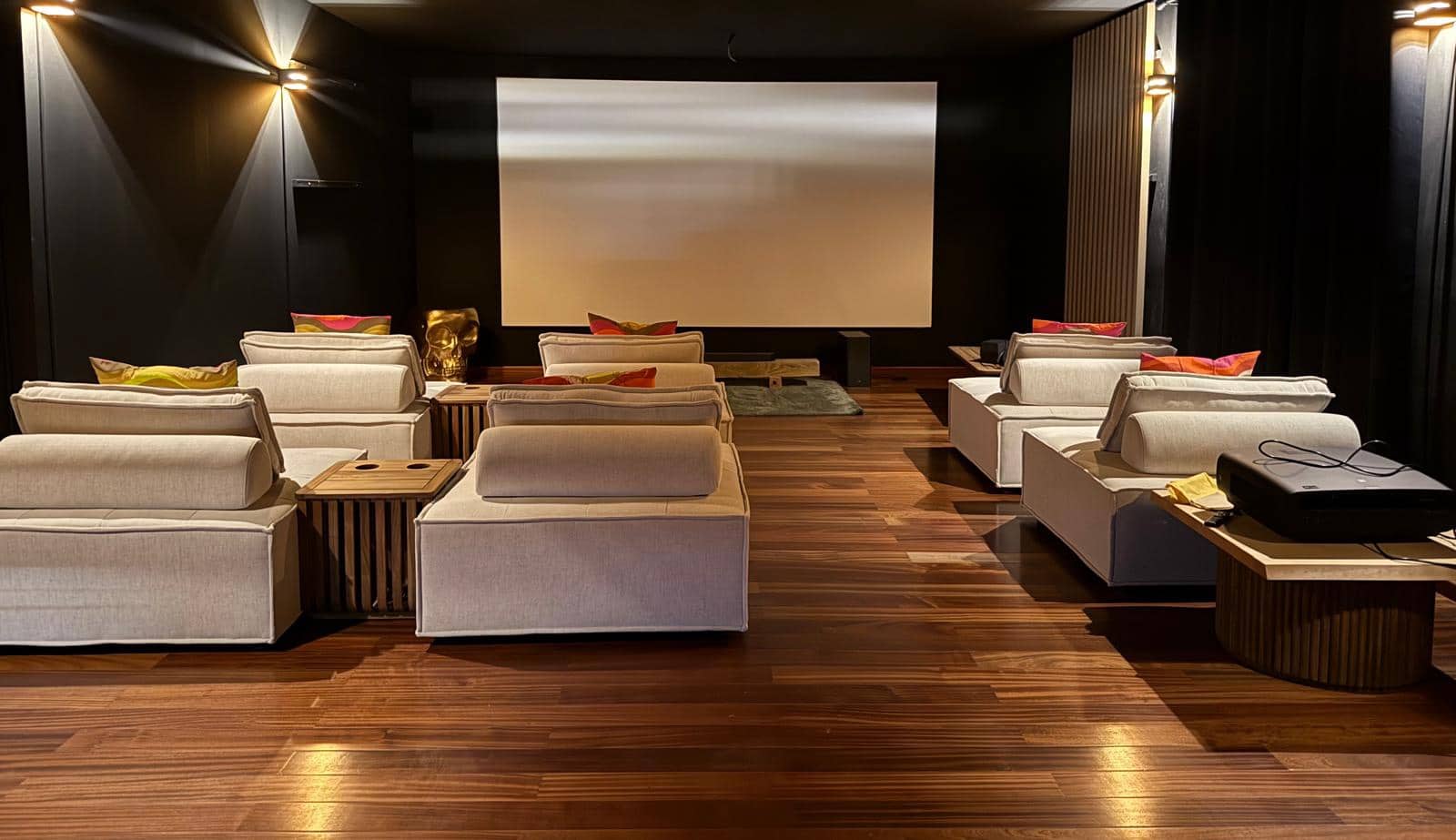 5 bedroom Villa for rent in Cas Catala with pool garage - € 13,000 (Ref: 9271898)