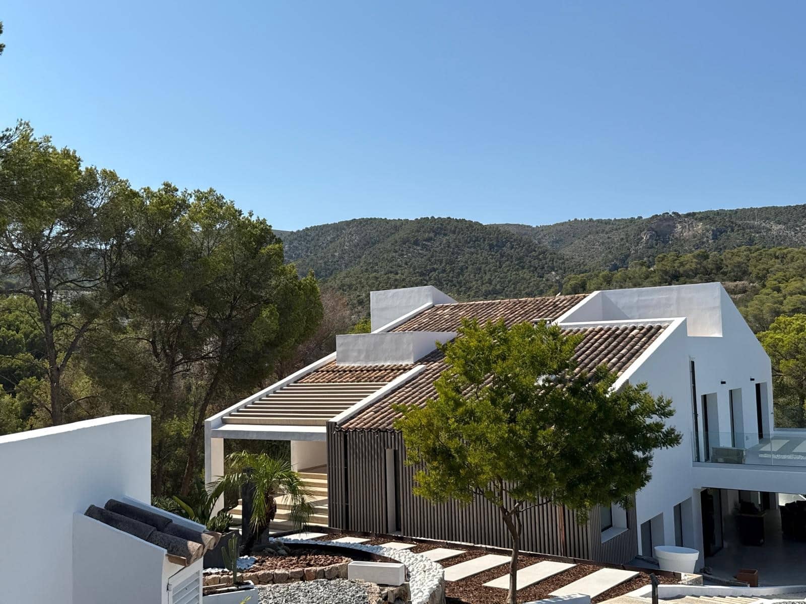 5 bedroom Villa for rent in Cas Catala with pool garage - € 13,000 (Ref: 9271898)