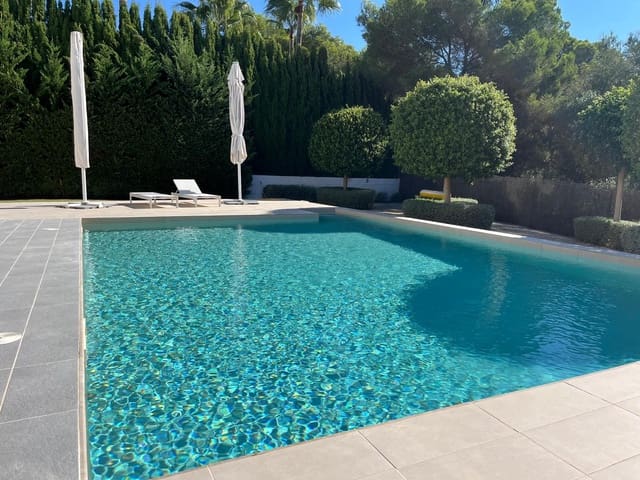 Adosado de 4 habitaciones en Santa Ponsa, Calvià en alquiler con piscina garaje - 10.000 € (Ref: 9271900)