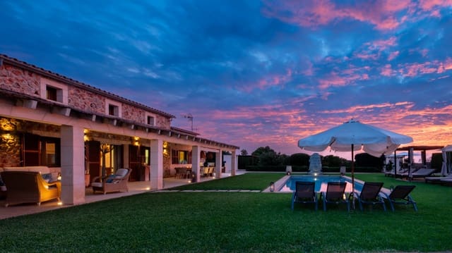 4 sypialnia Finka/Dom wiejski na sprzedaż w Campos z basenem garażem - 1 950 000 € (Ref: 9271902)