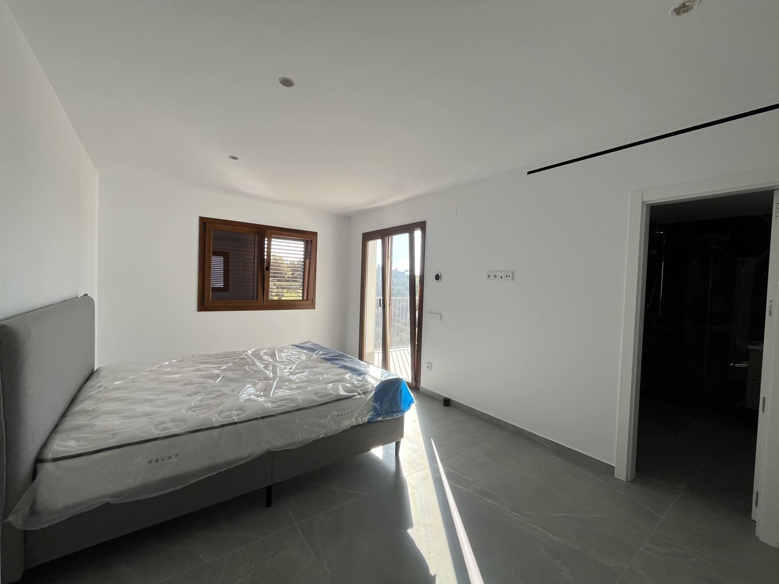 4 soveværelse Villa til leje i L'Aranjassa / S'Aranjassa med swimmingpool garage - € 13.000 (Ref: 9294101)