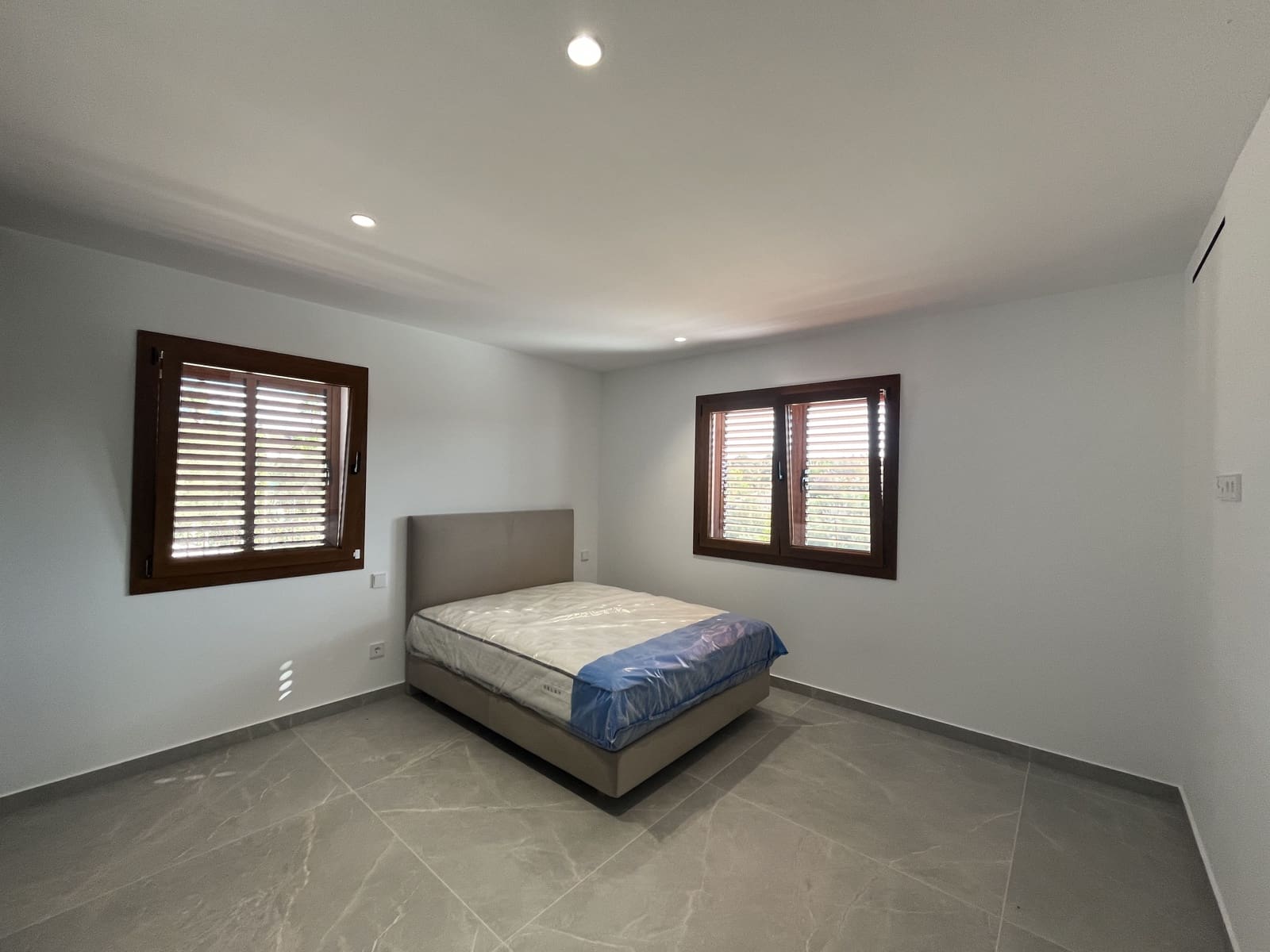 4 soveværelse Villa til leje i L'Aranjassa / S'Aranjassa med swimmingpool garage - € 13.000 (Ref: 9294101)