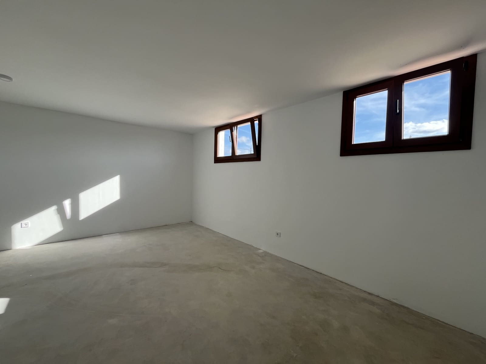 4 soveværelse Villa til leje i L'Aranjassa / S'Aranjassa med swimmingpool garage - € 13.000 (Ref: 9294101)