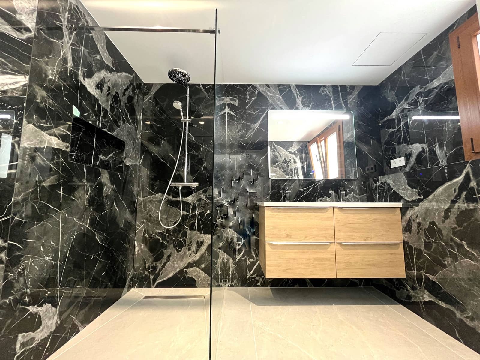 4 soveværelse Villa til leje i L'Aranjassa / S'Aranjassa med swimmingpool garage - € 13.000 (Ref: 9294101)