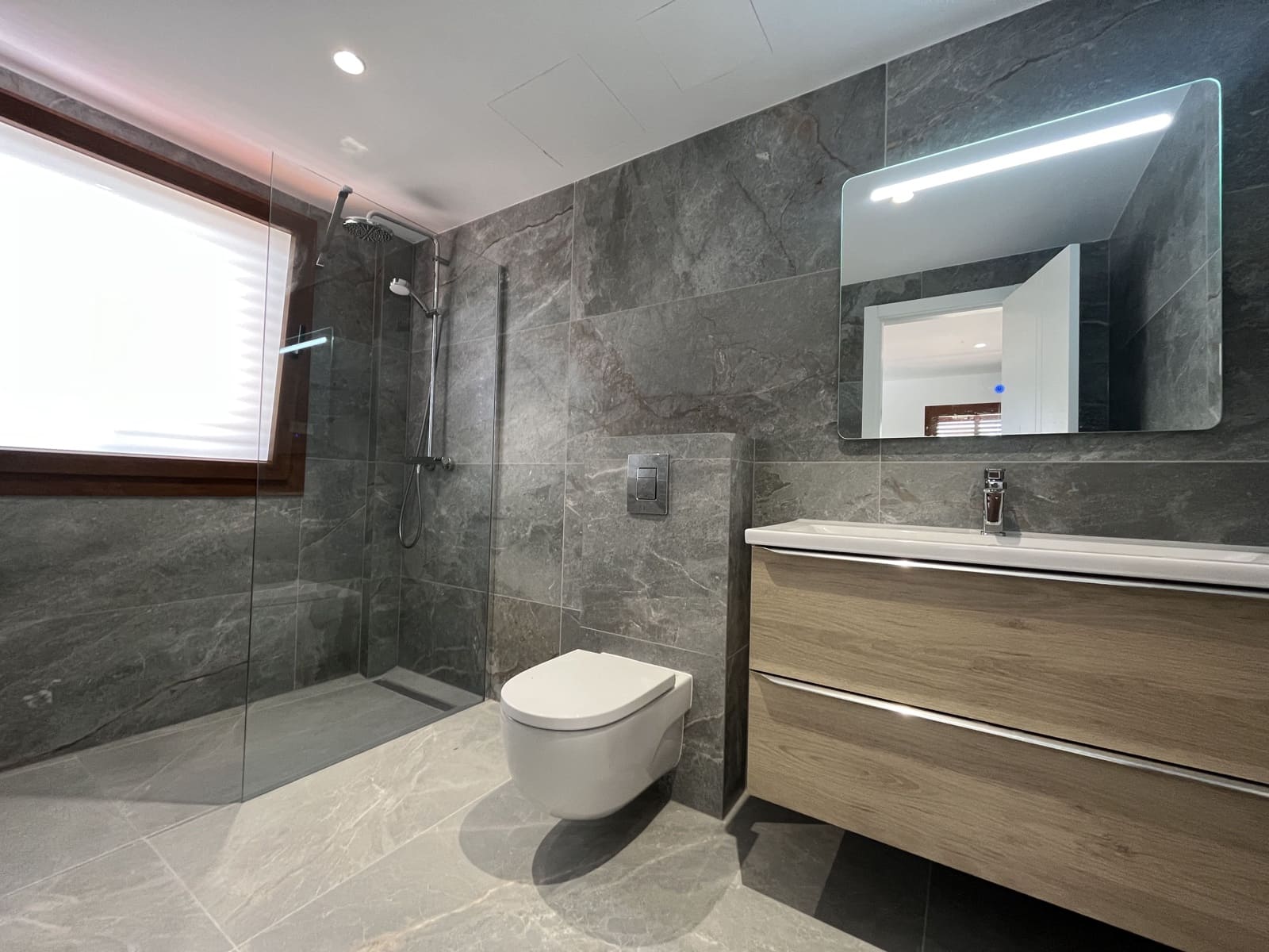 4 soveværelse Villa til leje i L'Aranjassa / S'Aranjassa med swimmingpool garage - € 13.000 (Ref: 9294101)