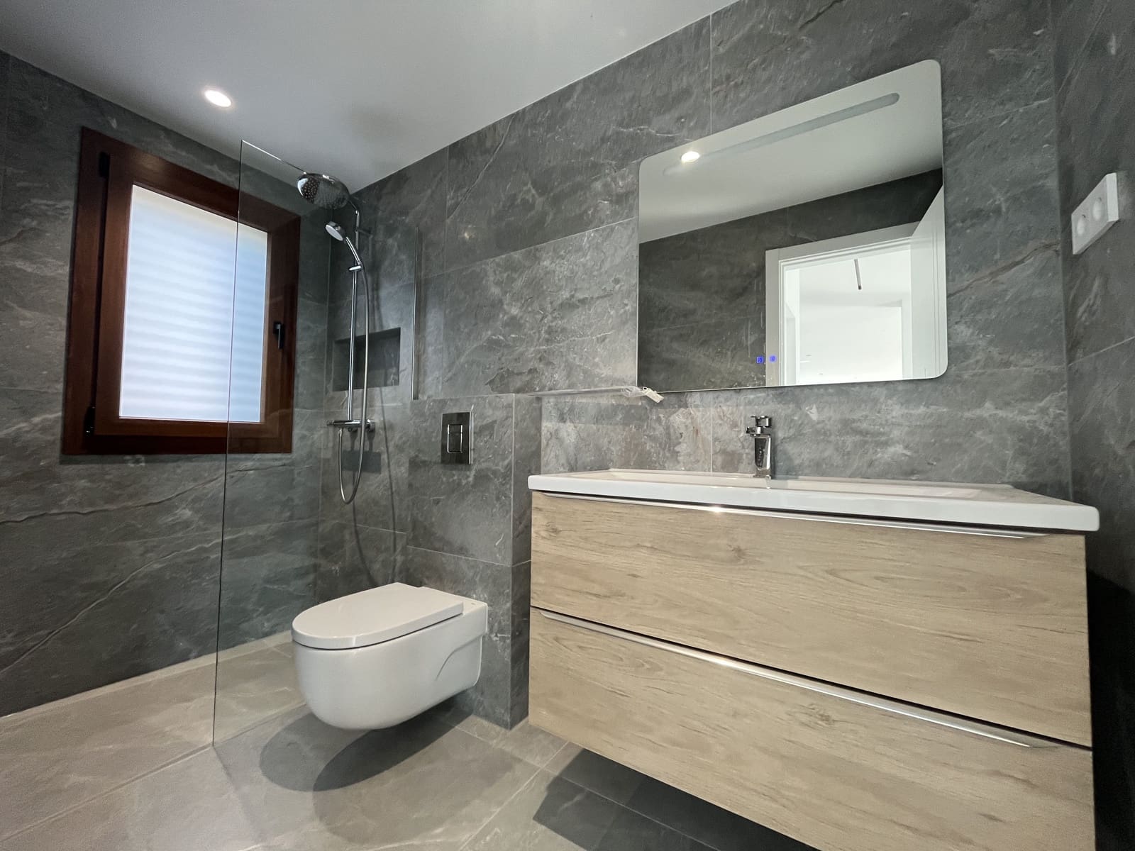 4 soveværelse Villa til leje i L'Aranjassa / S'Aranjassa med swimmingpool garage - € 13.000 (Ref: 9294101)