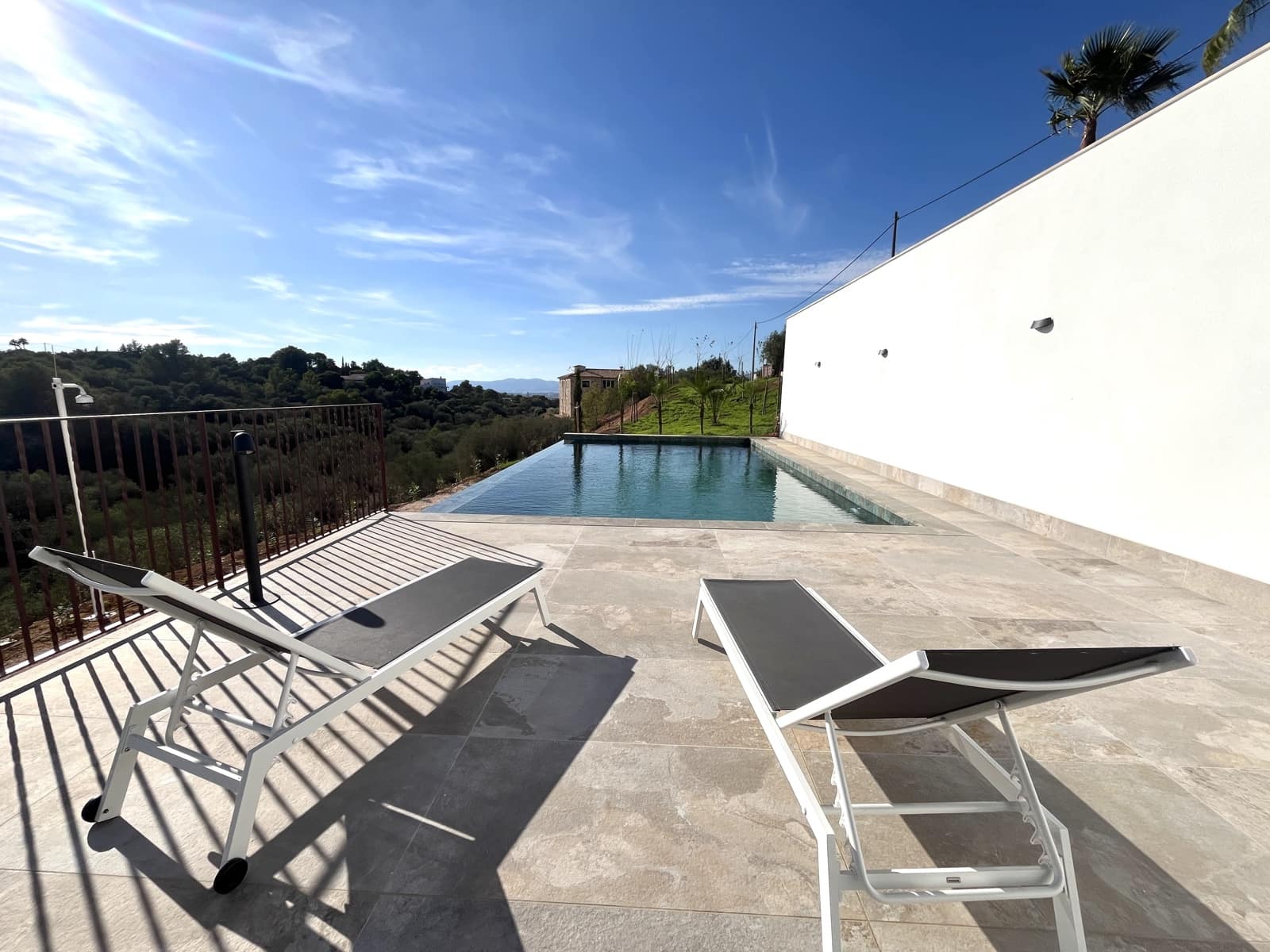 4 soveværelse Villa til leje i L'Aranjassa / S'Aranjassa med swimmingpool garage - € 13.000 (Ref: 9294101)