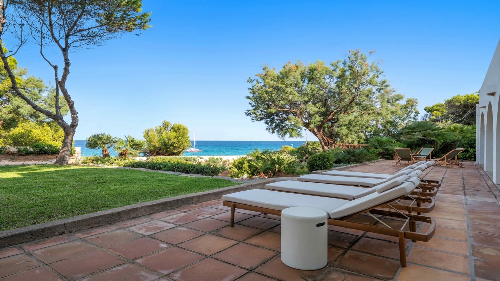 6 bedroom Villa for rent in Cala Ratjada with pool garage - € 15,000 (Ref: 9298962)