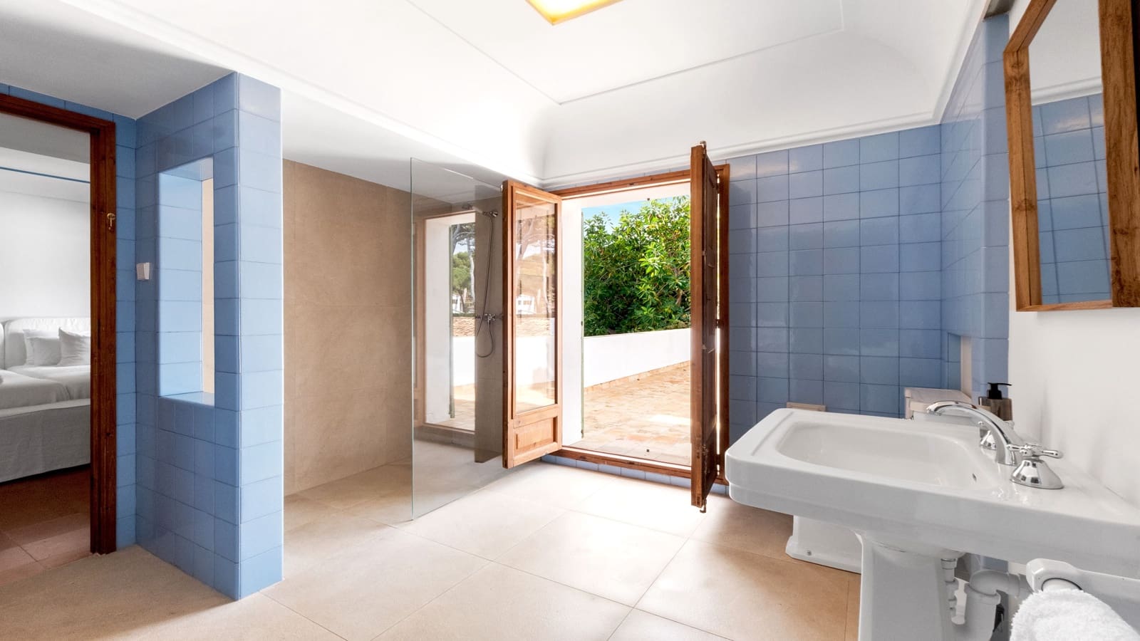 6 bedroom Villa for rent in Cala Ratjada with pool garage - € 15,000 (Ref: 9298962)