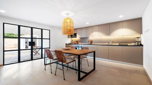 6 bedroom Villa for rent in Cala Ratjada, Capdepera with pool garage - € 15,000 (Ref: 9298962)