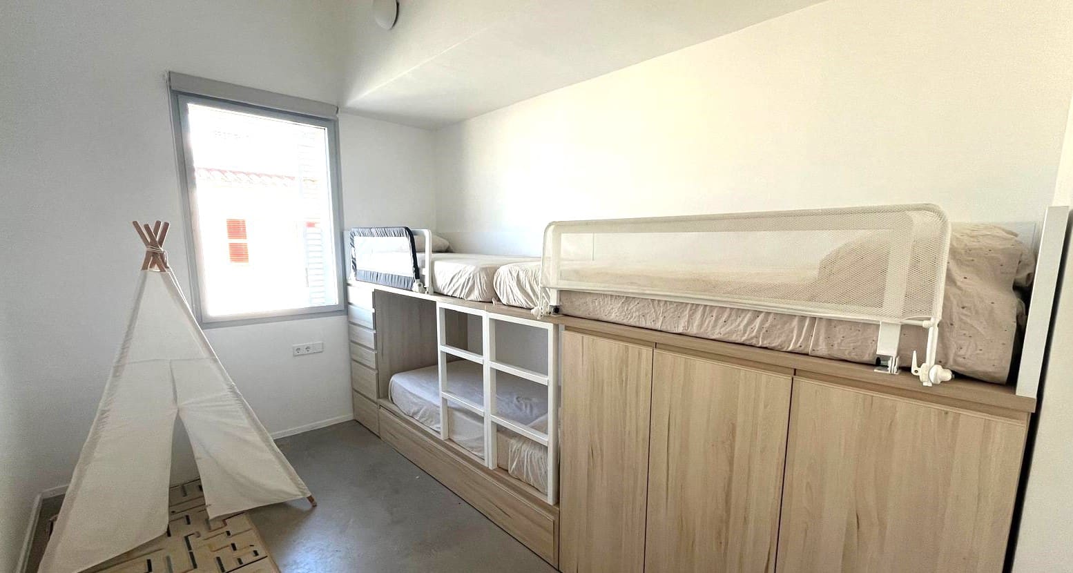 5 bedroom Apartment for rent in Colonia de Sant Pere / Colonia de San Pedro with garage - € 3,500 (Ref: 9302804)