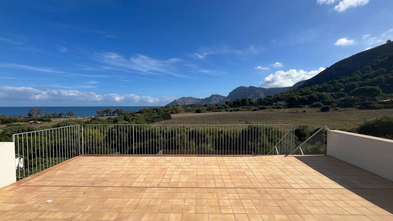 5 bedroom Apartment for rent in Colonia de Sant Pere / Colonia de San Pedro with garage - € 3,500 (Ref: 9302804)