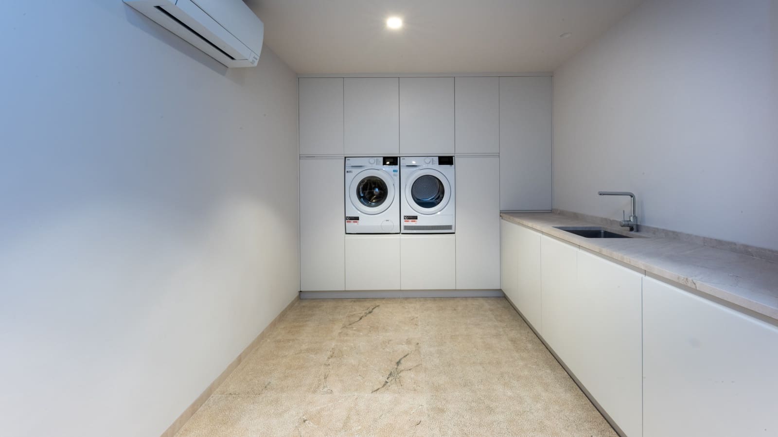 4 soveværelse Byhus til salg i Ses Salines med swimmingpool garage - € 2.500.000 (Ref: 9312017)