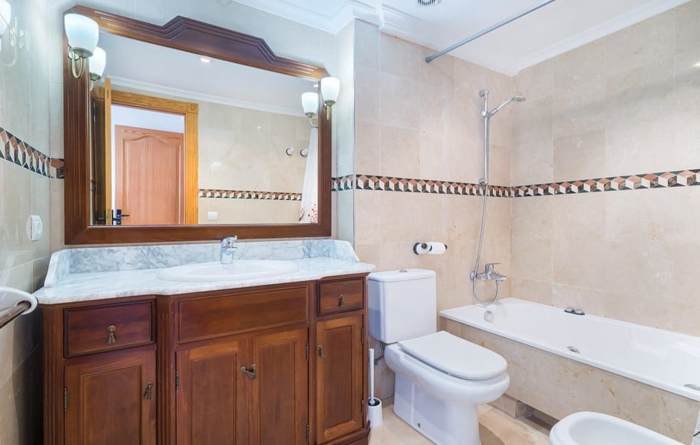 2 bedroom Apartment for rent in Palma de Mallorca with garage - € 3,100 (Ref: 9325613)