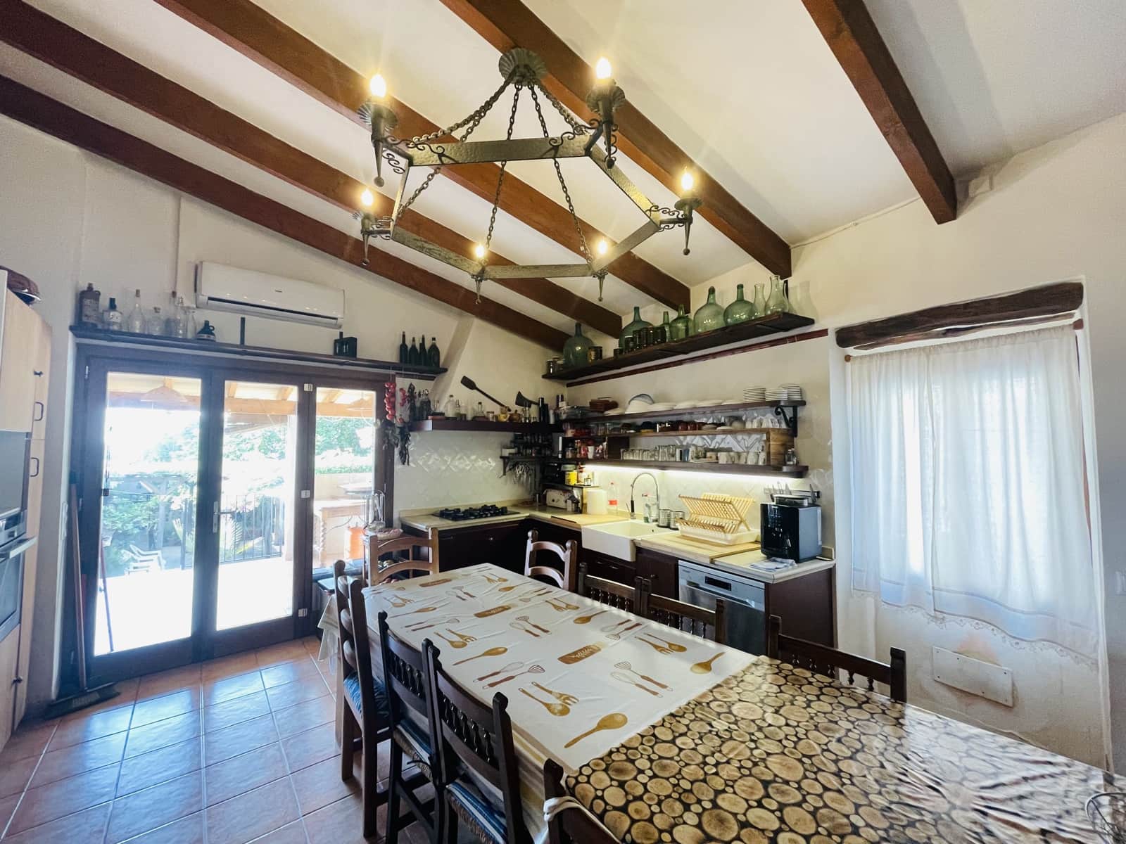 3 bedroom Townhouse for rent in Buger with garage - € 2,000 (Ref: 9332731)