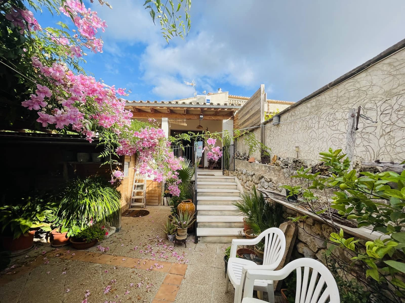 3 bedroom Townhouse for rent in Buger with garage - € 2,000 (Ref: 9332731)