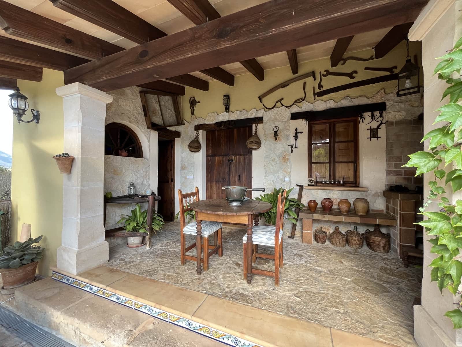 4 makuuhuone Maalaistalo vuokrattavana paikassa Inca mukana uima-altaan 
autotalli - 6 900 € (Ref: 9332732)