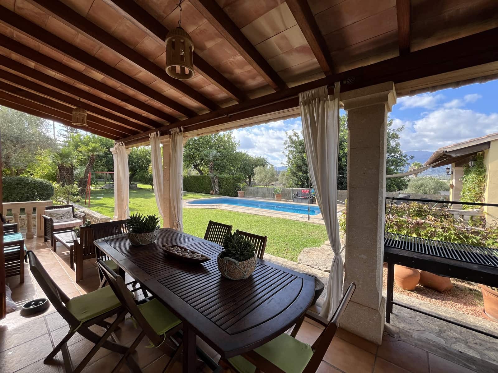 4 makuuhuone Maalaistalo vuokrattavana paikassa Inca mukana uima-altaan 
autotalli - 6 900 € (Ref: 9332732)