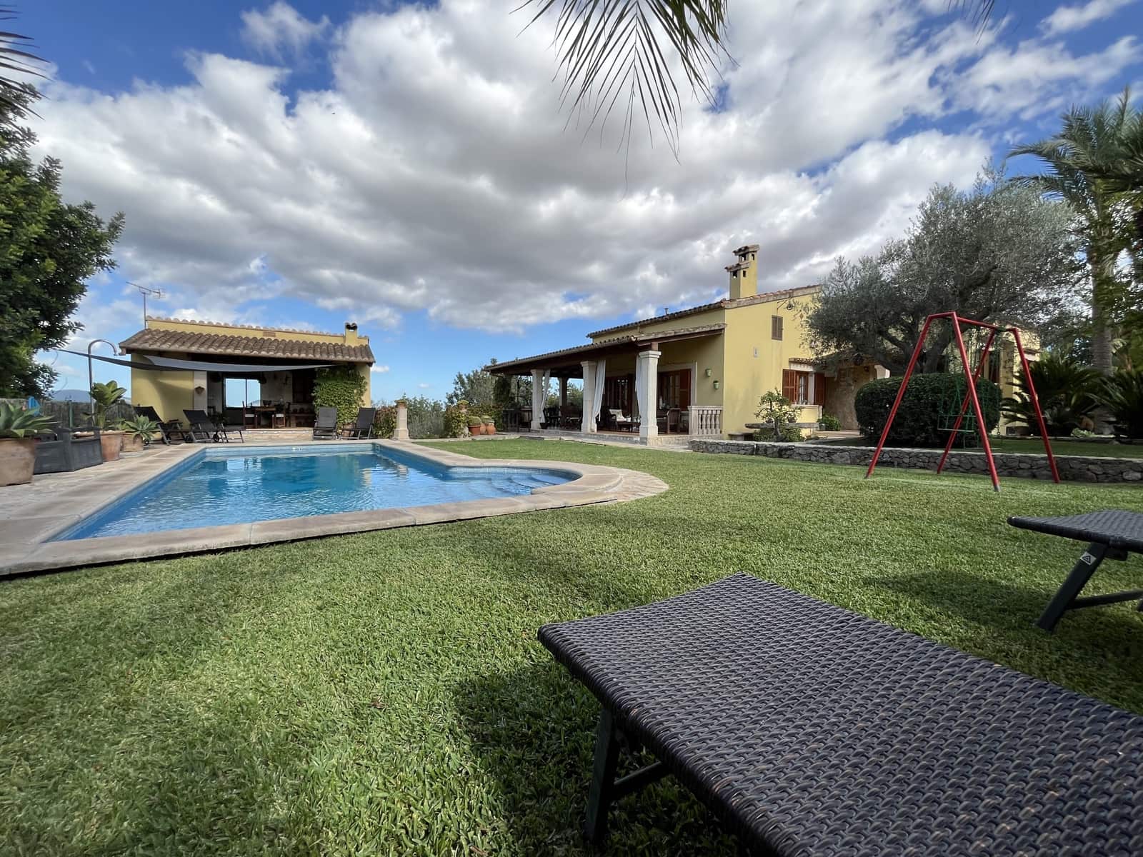 4 makuuhuone Maalaistalo vuokrattavana paikassa Inca mukana uima-altaan 
autotalli - 6 900 € (Ref: 9332732)