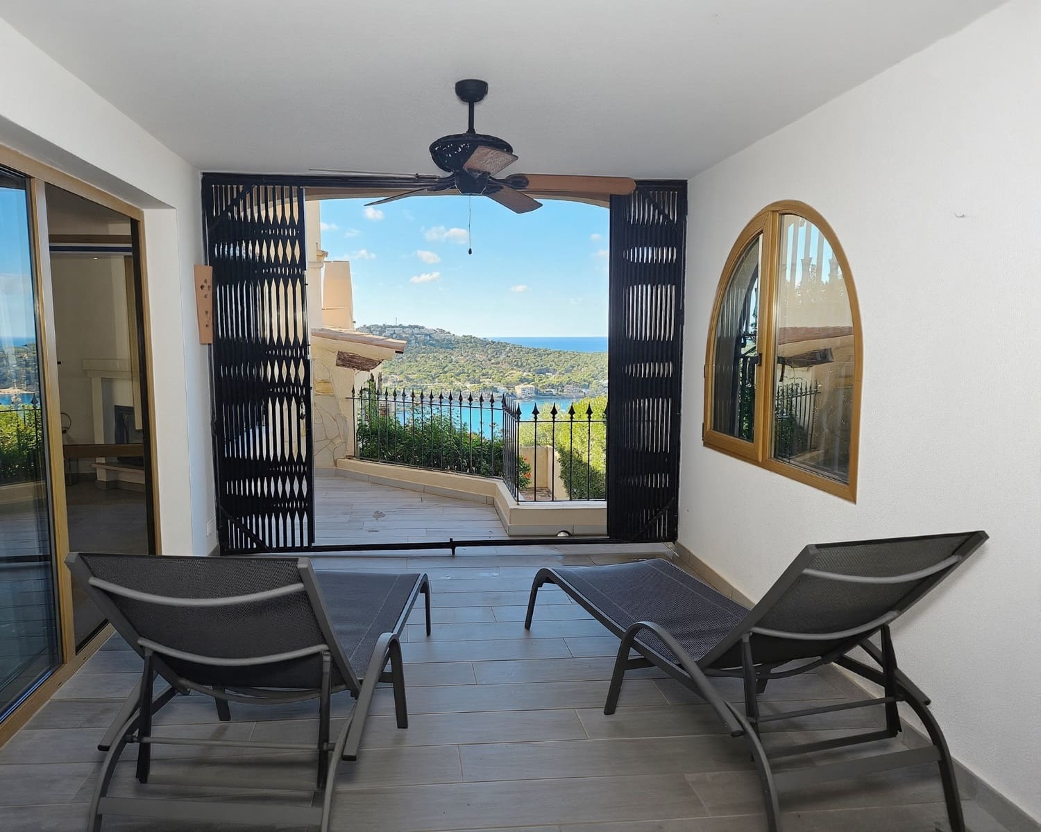 2 bedroom Apartment for sale in Santa Ponsa with garage - € 775,000 (Ref: 9345686)