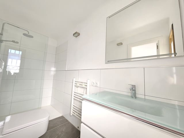 2 soveværelse Lejlighed til salg i Santa Ponsa, Calvià med garage - € 775.000 (Ref: 9345686)