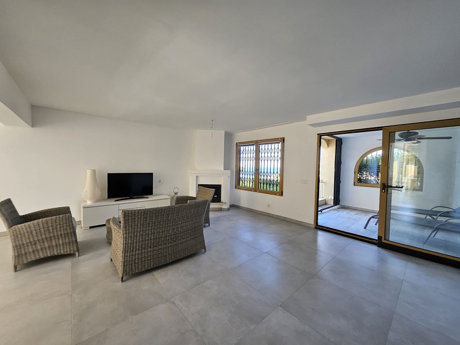 2 bedroom Apartment for sale in Santa Ponsa with garage - € 775,000 (Ref: 9345686)