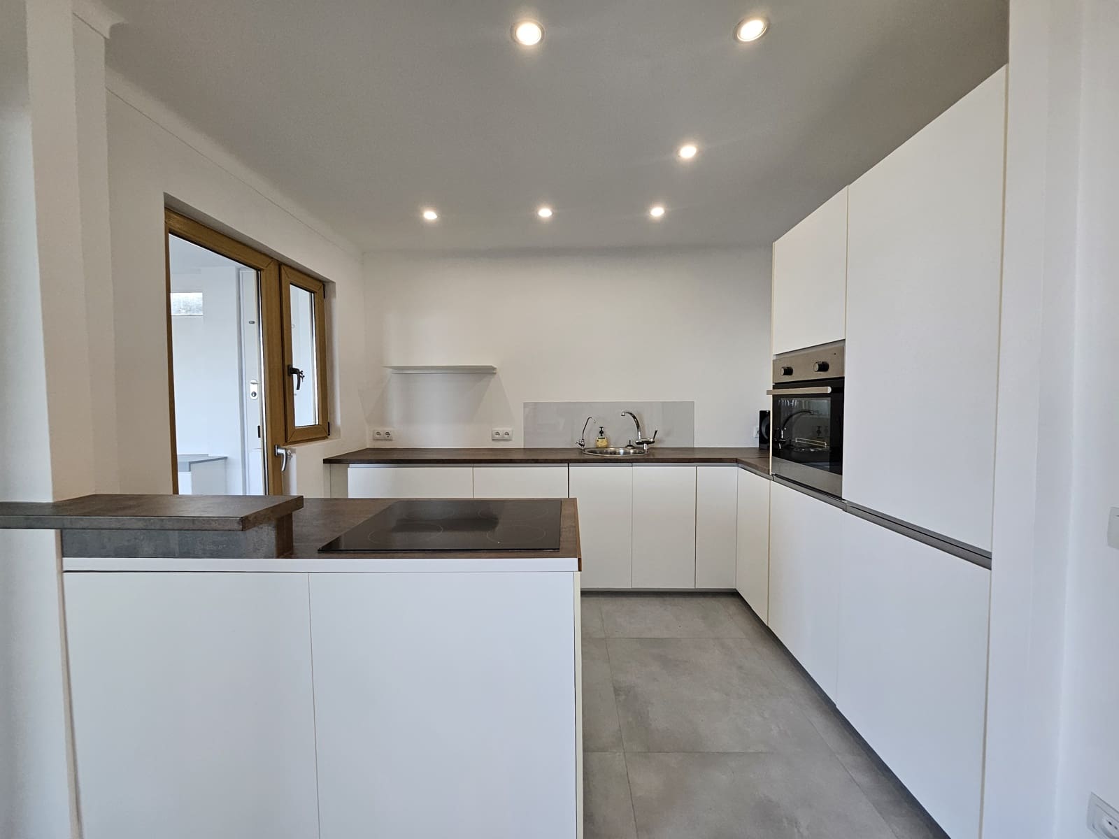 2 bedroom Apartment for sale in Santa Ponsa with garage - € 775,000 (Ref: 9345686)