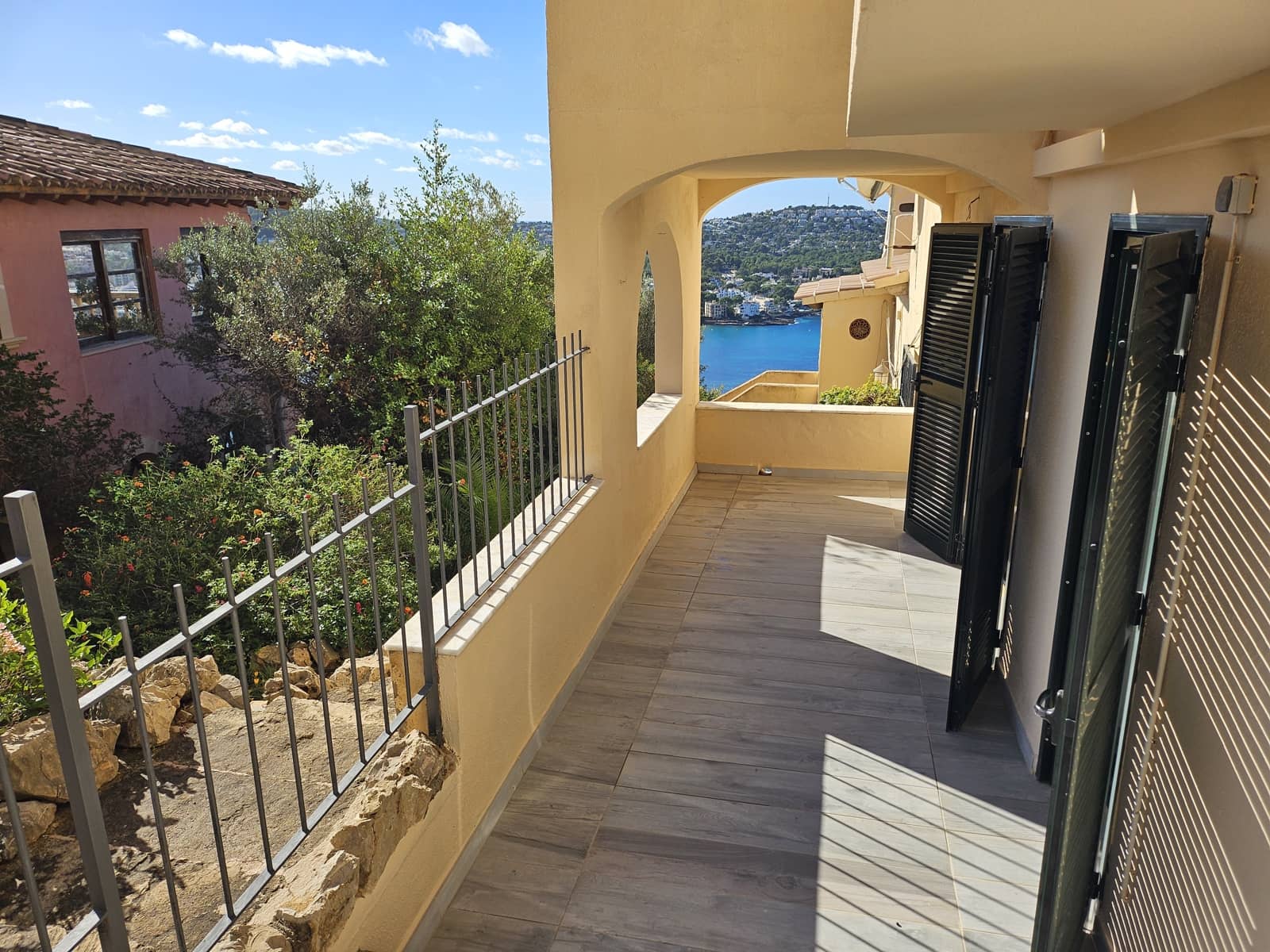 2 bedroom Apartment for sale in Santa Ponsa with garage - € 775,000 (Ref: 9345686)