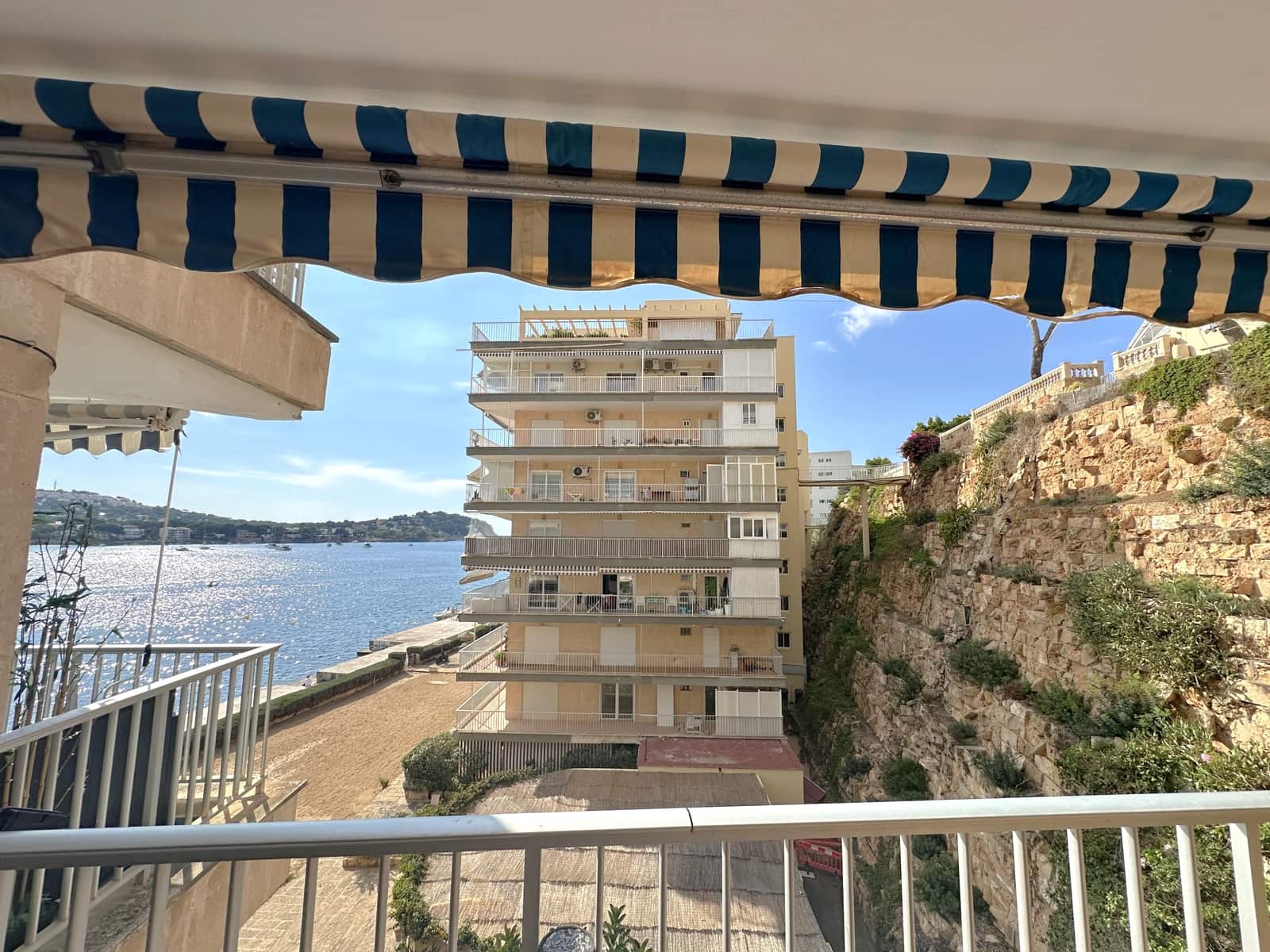 2 bedroom Apartment for sale in Santa Ponsa with garage - € 355,000 (Ref: 9352885)