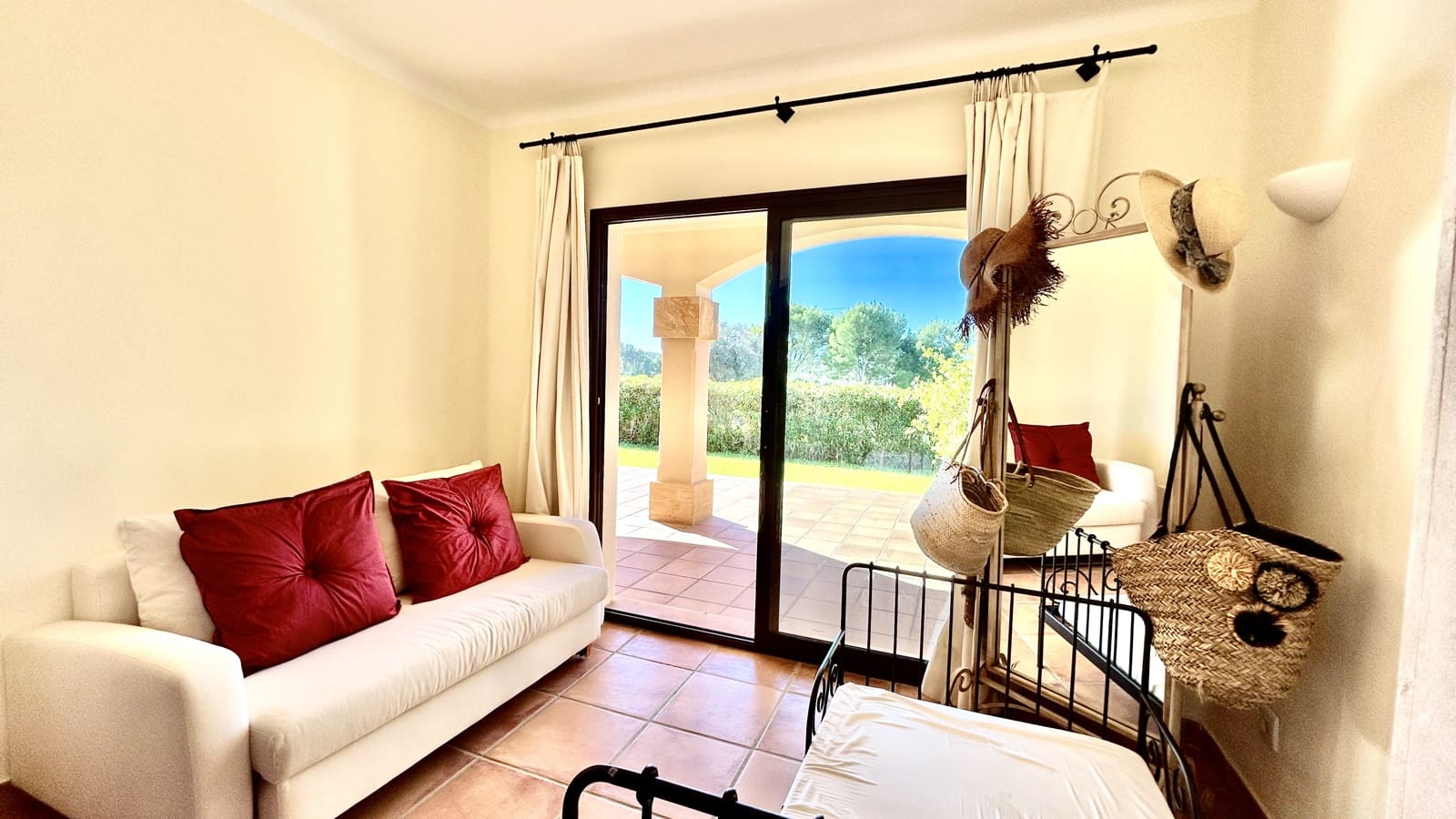 3 bedroom Apartment for sale in Santa Ponsa with garage - € 995,000 (Ref: 9360885)